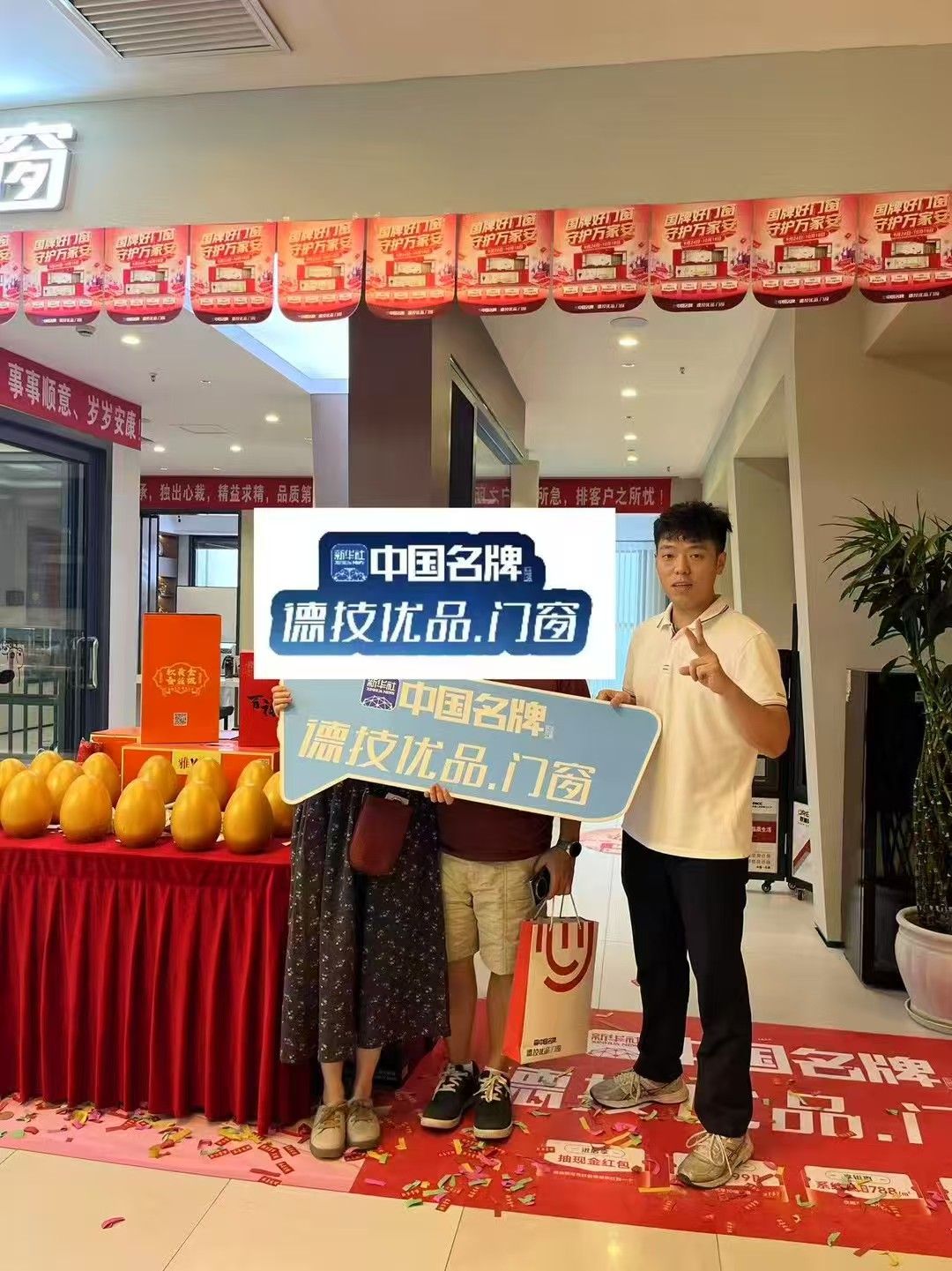 211761038827176688.jpg 与花费者合照1.jpg